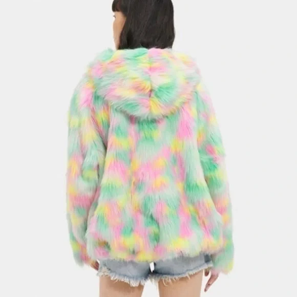 UGG WOMEN’S CLOVE FAUX FUR JACKET IN LEMON LIME AURA - Picture 3 of 6